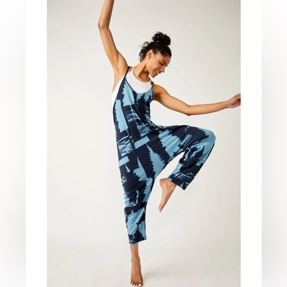 FREE PEOPLE HOT SHOT ONESIE SOLD OUT PRINT NAVY/BLUE COMBO MEDIUM FITS S/M/L NEW - Picture 4 of 9